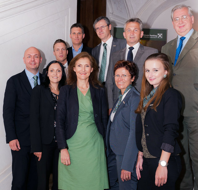 schlossgespr-che-bei-der-raiffeisen-kundenveranstaltung-in-stetteldorf