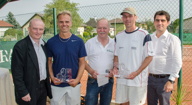 Siegerehrung der Korneuburger Tennisstadtmeisterschaft 2014 - Bewerb Herren A: Dr. Peter Thirring, Dieter Scheidl (2. Platz), Manfred Buzin, Thomas Fritthum (1. Platz) und Christian Gepp