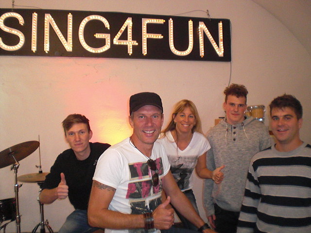 Das "sing4fun" Team: Manuel Schwandt, Gernot Waldner, Doris Golatka, Paul Niederl und Michael Waldner (von links)