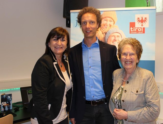 Landesrätin Beate Palfrader mit Projektleiter Armin Berger und Agnes Dworak, Mensana Hall, v.l. setzen auf einen wachen Geist