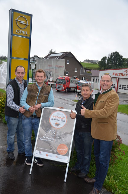 Von li nach re: Jakob Burgstaller (FF Oberneukirchen), Karl Pramer (Wirtschaftsbundobmann), Josef Foisner (Wirtschaftsbund-Obmann –Stellv.) und Bgmst. DI Josef Rathgeb.