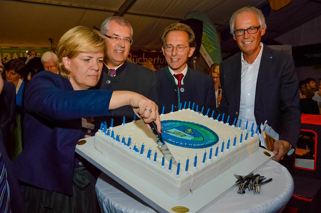 Tortenanschnitt: Barbara Schwarz, Franz Dam, Erhard Mann und Leopold Weinlinger. | Foto: Schlüsselberger