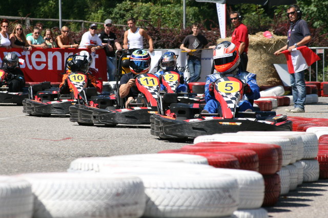 Im Ortszentrum von Lunz am See wird beim zweiten Lunzer Kart Grabd Prix Gas gegeben. | Foto: Dinstl