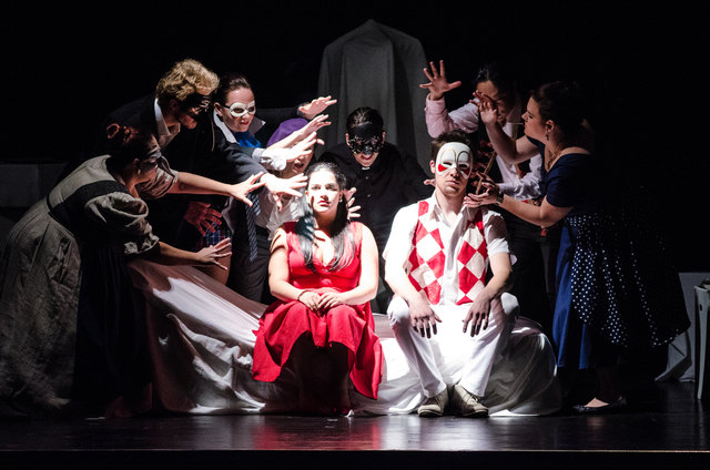 Das Ensemble von "Oh!pera" in einer Szene von "Le Nozze die Figaro"