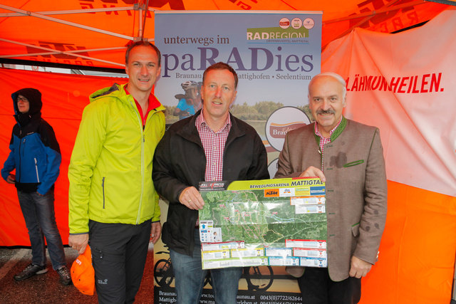 Tourismus Mattighofen Obmann Herbert Karer, Bgm. von Munderfing Martin Voggenberger und Bgm. vom Mattighofen Friedrich Schwarzenhofer