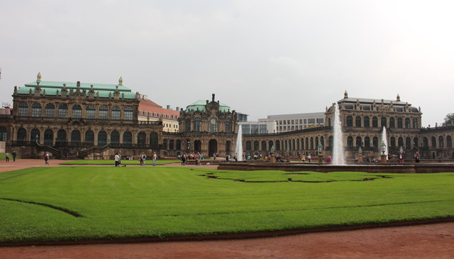 Ehemalige Orangerie, heute beherbergt der ZWINGER Gemälde- Galerie "Alter Meister", Mathematisch-Physikalischen Salon und Porzelansammlung.