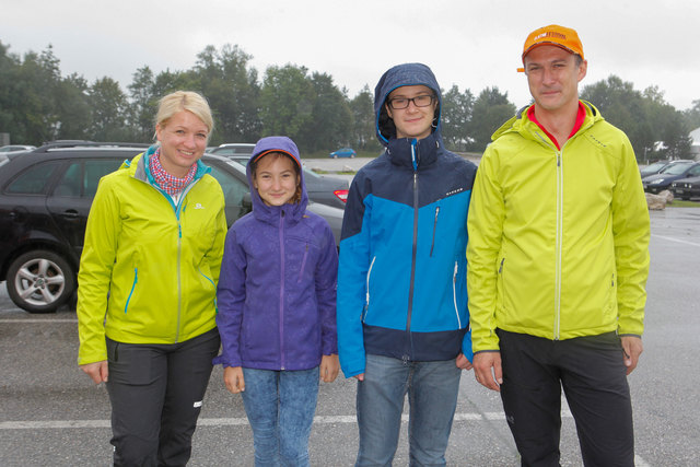 Monika, Gloria, Alexander Herbert Karer aus Mattighofen