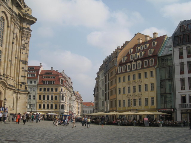 Der Neumarkt ein wunderschöner großer Platz mit herrlichen Bauten bei der Frauenkirche.