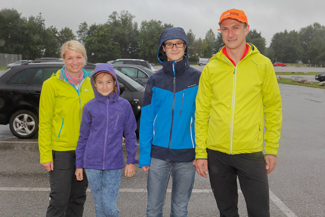 Monika, Gloria, Alexander Herbert Karer aus Mattighofen