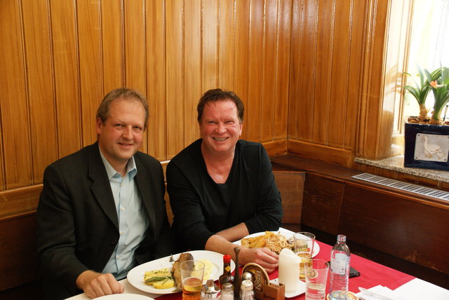 Sportklub-Präsident Manfred Tromayer mit bz-Redakteur Wolfgang Beigl beim Interview im Brandstetter in Hernals. | Foto: Foto: Nyman