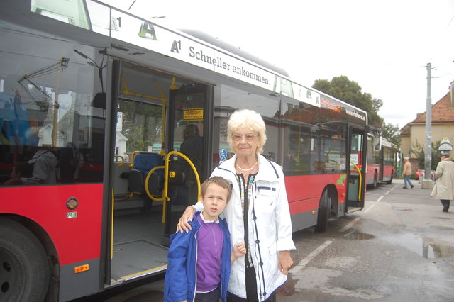 Johanna Malek muss sich früher als nötig auf den Weg machen, um ihren Enkel abzuholen, da der 71A immer wieder kurzgeführt wird.