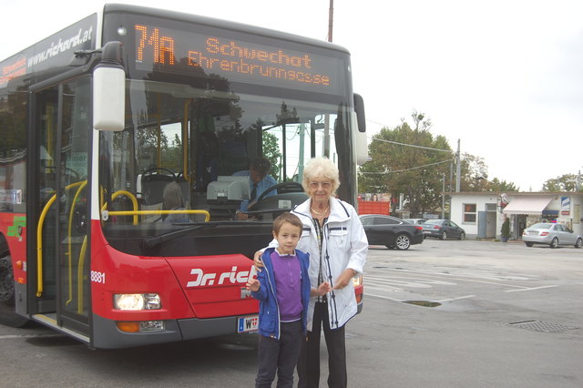 Johanna Malek muss sich früher als nötig auf den Weg machen, um ihren Enkel abzuholen, da der 71A immer wieder kurzgeführt wird.