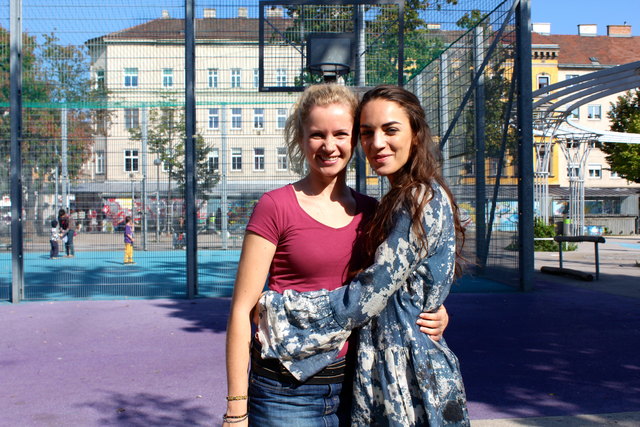 Cornelia Gröschel (li) spielt die "Valerie" im Film, Maddalena Hirschal die "Tanja"