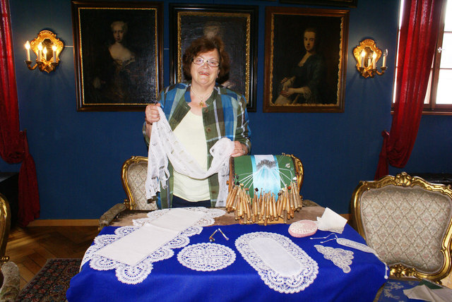 Roswitha Lerchbaumer klöppelt seit 40 Jahren | Foto: KK