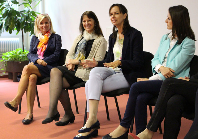Familienministerin Sophie Karmasin (2. v. re.) beim Besuch in der Linzer Schule. | Foto: HBLA Lentia
