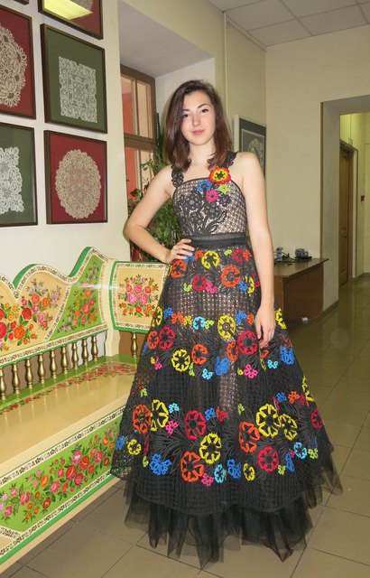 Mit Spitze lassen sich ganze Kleidungsstücke herstellen | Foto: KK