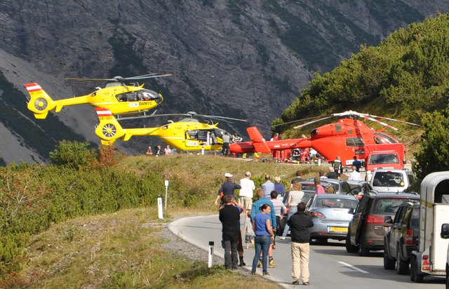 Gleich drei Hubschrauber waren am Mittwoch bei einem schweren Motorradunfall am Hahntennjoch im Einsatz. | Foto: privat