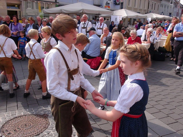 Kindervolkstanzgruppe St. Nikolai im Sausal.