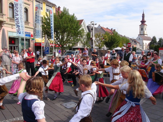 Die Kinder der Kindervolkstanzgruppe St. Nikolai im Sausal begeisterten das Publikum.