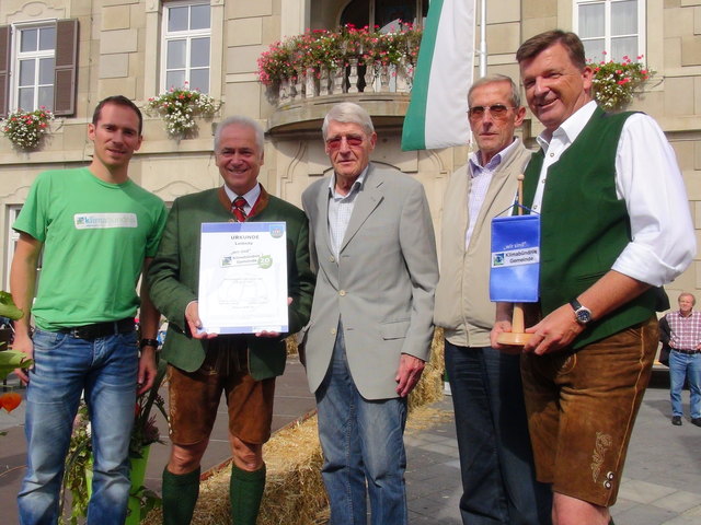 Ehrenurkunde für das 20-Jahre-Jubiläum der Klimaschutzgemeinde Leibnitz.