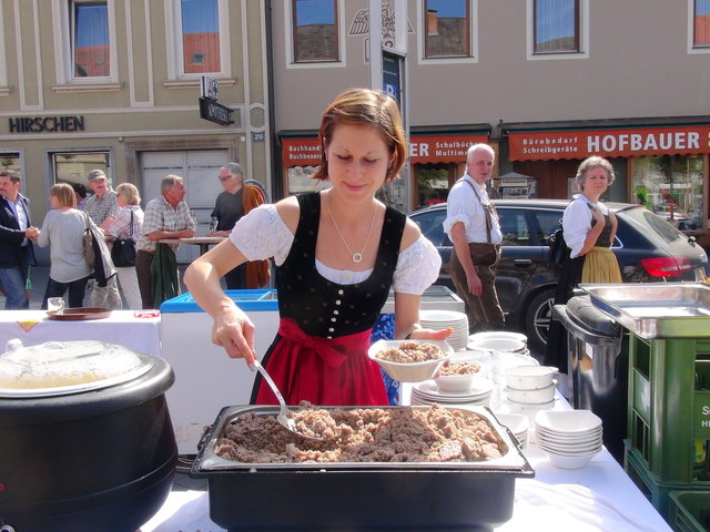 Haidensterz servierte man beim Stand des Restaurant Lang.