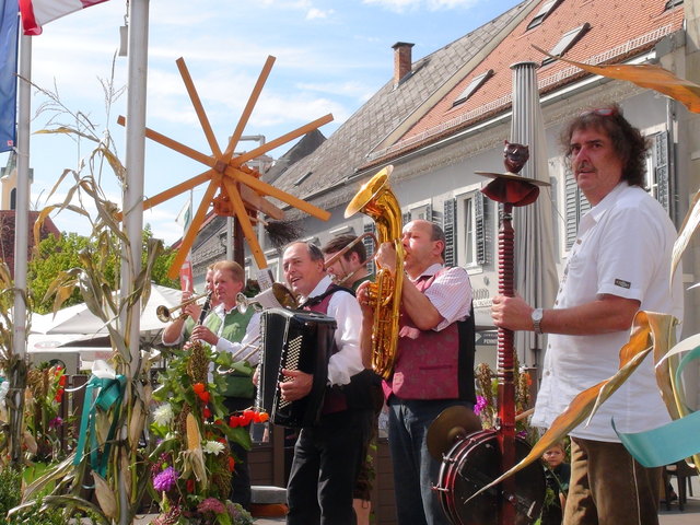 Das "7ma Belch" vorm Rathaus in Leibnitz.