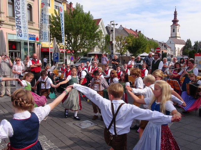 Kindervolkstanzgruppe St. Nikolai im Sausal.
