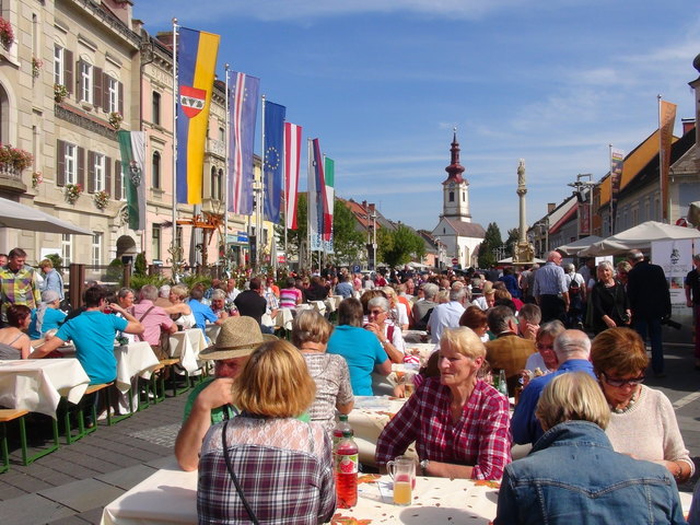 "Kulinarik & Wein" fand bei Kaiserwetter am Leibnitzer Hauptplatz statt.