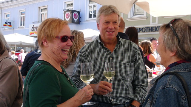 Die Besucher unterhielten sich bei "Kulinarik & Wein" prächtig.