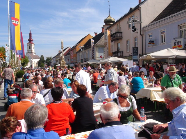 Kaiserwetter bei "Kulinarik & Wein" am Leibnitzer Hauptplatz.