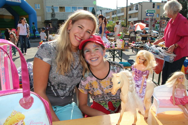 Barbara und Daniela Söldner hatten einiges an Spielsachen zu bieten.