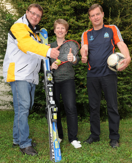 Josef Eppensteiner aus Steinakirchen, Gertraud Zeilinger und Sportpfarrer Franz Richter.