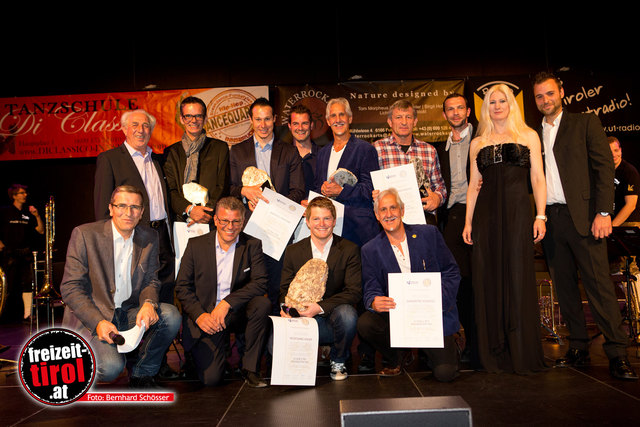 Alle Geehrten und Ausgezeichneten mit den Organisatoren der Sportgala 2014. | Foto: freizeit-tirol.at/Bernhard Schösser