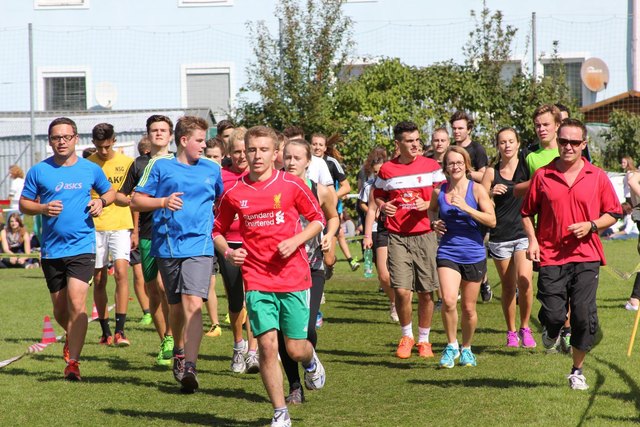 120 Teilnehmer stellten sich dem Benefizlauf, bei dem 500 Euro für die Lebenshilfe Ennstal gesammelt wurde. | Foto: BHAK/BHAS