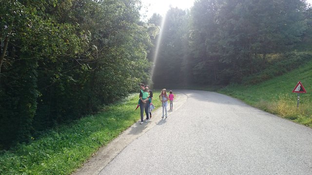 Wandertag des Familienzentrums Dialog mit mehr als einem (Bienen)Erlebnis allein!
