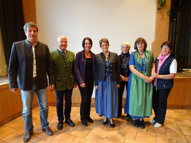 v.l.n.r.: BM Martin Hohenegg, LOStv. Martin Aschauer, BRin Sonja Ledl-Rossmann, Monika Kronspieß, Isolde Schennach, Helene Guem, Irmi Schretter