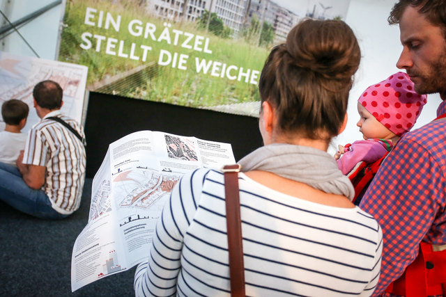 Beim Grätzelfest konnten sich Interessierte und Anrainer über das neue Leitbild Nordbahnhof informieren. | Foto: Christian Fürthner/MA 21
