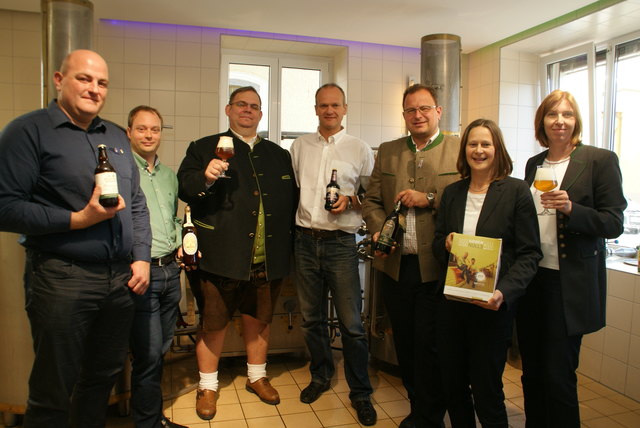 Freuen sich auf die Biermesse: Martin Seidl, Robert Griesmayr, Karl Zuser jun., Jörg Prähauser, Josef Niklas, Andrea Eckerstorfer und Gerda Strasser (Stadtmarketing Ried).