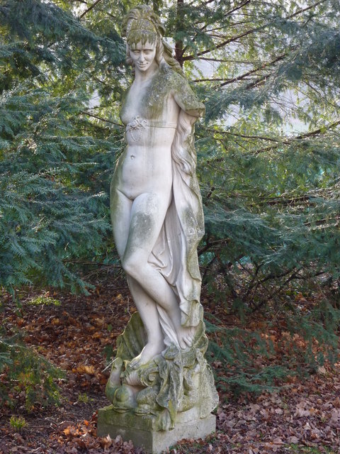 Die alten Statuen im schönen Pötzleinsdorfer Schlosspark.