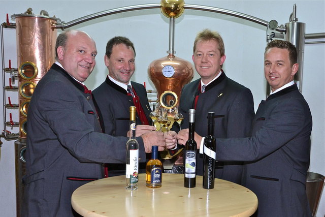 Die Edelbrand-Sommeliers Günther Kammerlander, Manfred Höck, Josef Unterrainer und Wolfgang Kaufmann (von links) laden am 11. Oktober im Bezirk Kufstein zu den „Brenn.Punkten 2014“. | Foto: hn media/Nageler