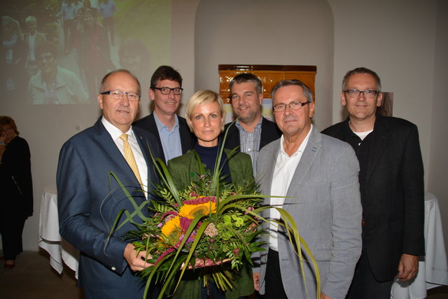 Büroleiterin Barbara Ziegler mit Landtagsabgeordnetem Karl Moser, LA-Projektmanager Guido Wirth, Martin Grüneis, Bürgermeister Johann Gillinger und LA-Geschäftsführer Kurt Farasin.