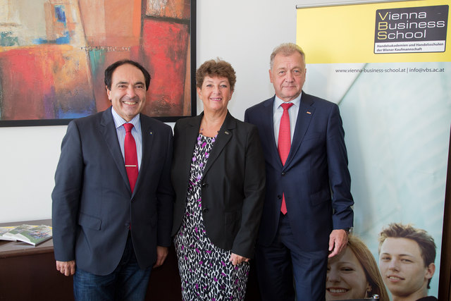 Franz Hemm, Vizepräsident der AK NÖ, Mag. Marina Röhrenbacher, Direktorin VBS Mödling, Franz Wiedersich, Direktor der WK NÖ | Foto: agentur alphaaffairs