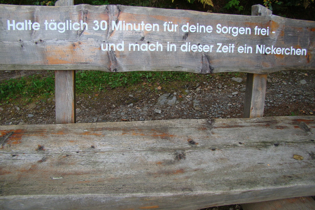 Bank 2 Mit Eingraviertem Spruch Villach
