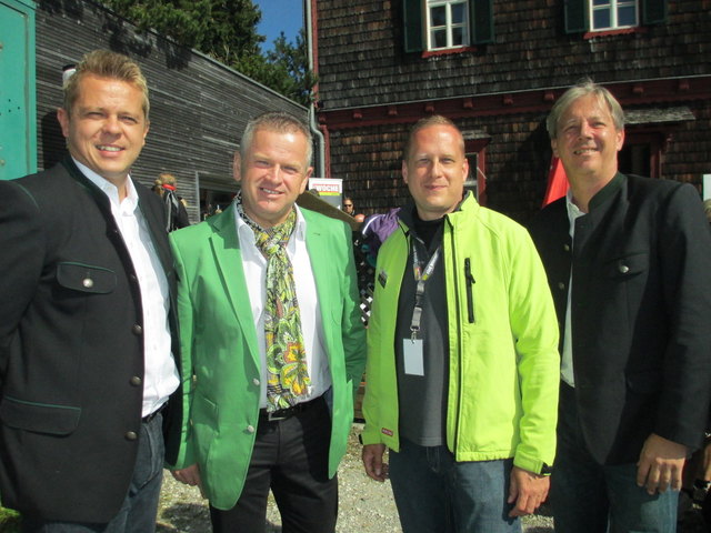 Jürgen Rothdeutsch, Geschäftsführer Woche Steiermark, KWK Musikagenturchef Wolfgang Klug, einer der vielen geladenen Kunden, Andreas Schuc Redaktion Woche Graz-Umgebung Nord Geschäftsstellenleitung, und Roland Reischl, Chefredakteur der Woche Steiermark.