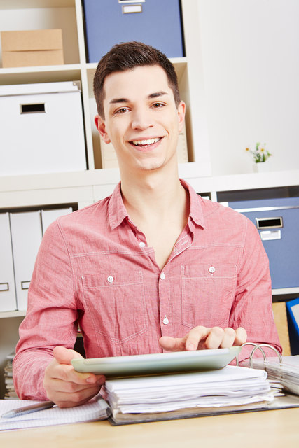 Die "Lehre mit Matura" ist begehrt – und das schon seit sieben Jahren. | Foto: Robert Kneschke/fotolia