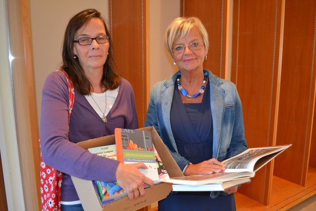 Bgm. Ingrid Salamon begrüßt Literaturhaus-Leiterin Barbara Mayer. | Foto: Stadt Mattersburg