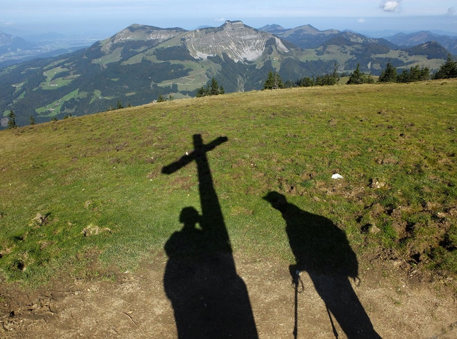 Am Trattberggipfel, im Hintergrund Schlenken und Schmittenstein