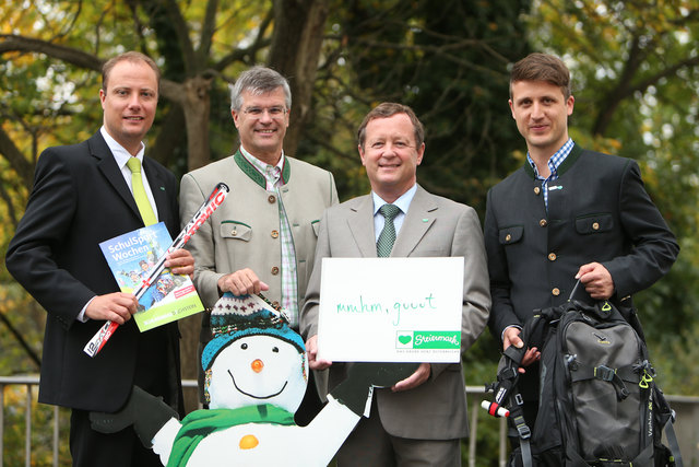 Mathias Schattleitner (GF Schladming-Dachstein), Ernst Kammerer (GF Ausseerland-Salzkammergut), Erich Neuhold (GF Stmk) und Elias Walser (GF Ramsau am Dachstein). | Foto: Stmk Tourismus/Bernhard Loder