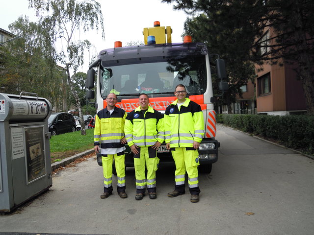 die freundlichen Wien Leuchtet Mitarbeiter Alexander Virag, Alexander Reiter und Martin Barkoczi (v.l.)