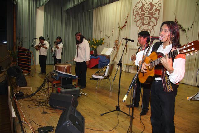 Stimmungsvoller Abend mit lateinamerikanischen Rythmen beim Lateinamerikafest im Schloss Zell an der Pram. | Foto: EWK Zell/Pram